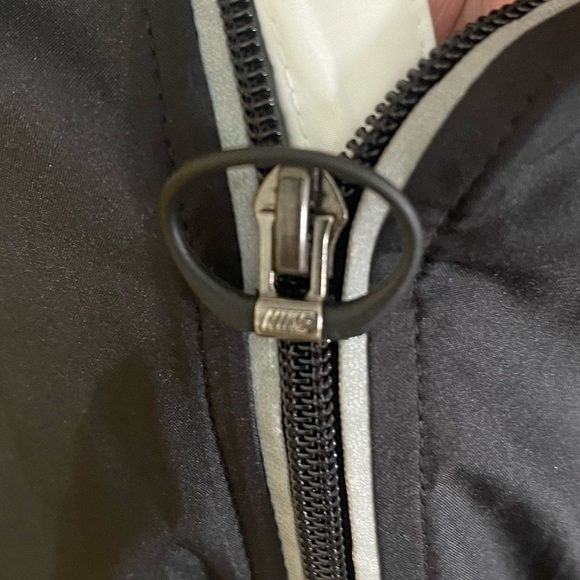 Vintage 90’s Nike Men’s Large Packable Black, White, & Yellow Windbreaker - Picture 3 of 9